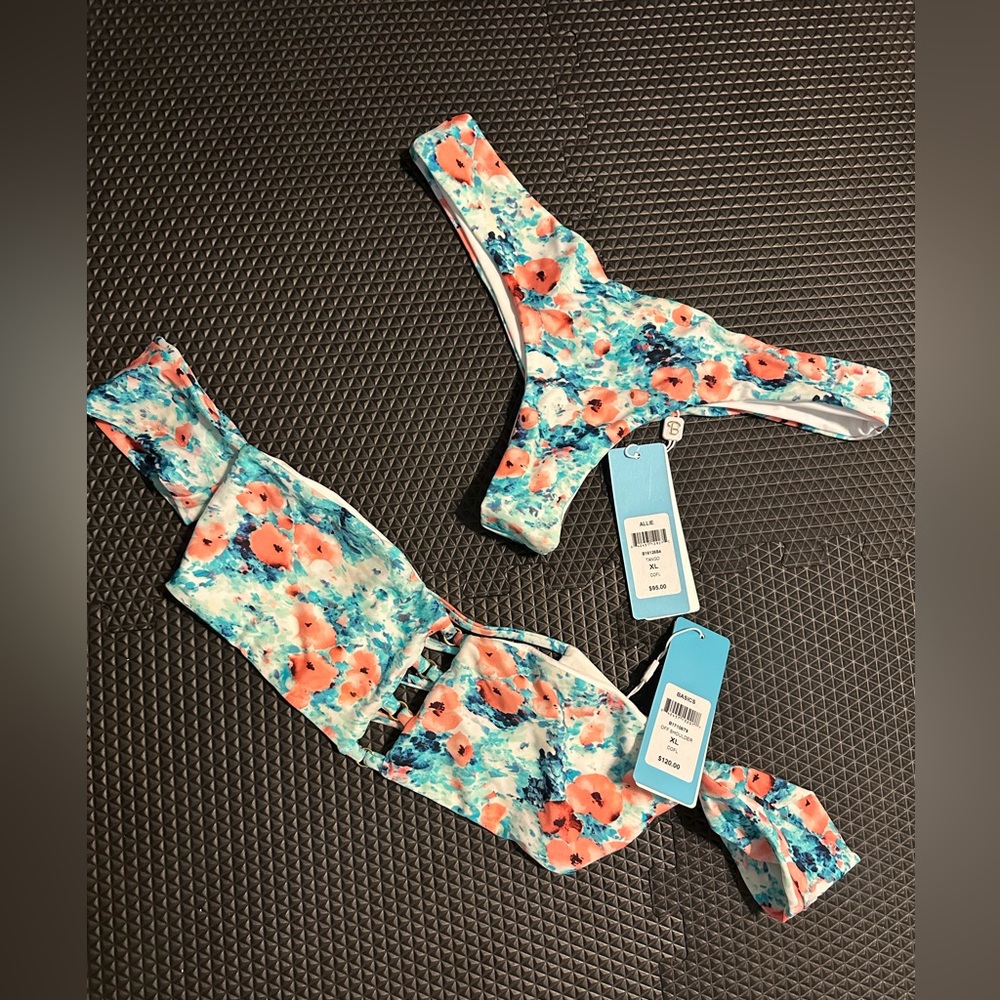 New Beach Bunny Swimwear w/ tag. Price is for all items in photos, extra Large